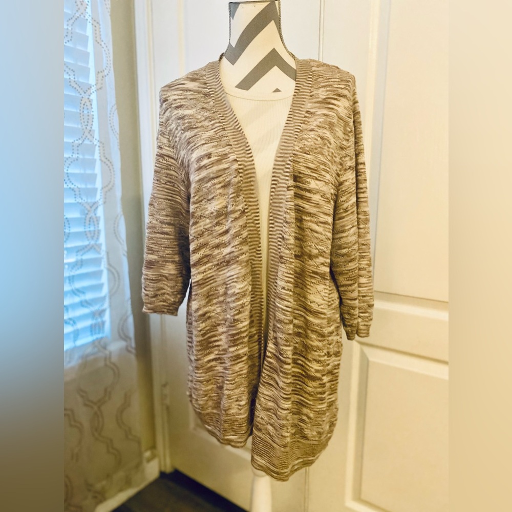 Lane Bryant Misses 3/4 sleeve long cardigan. Size 10/12. In perfect condition.
